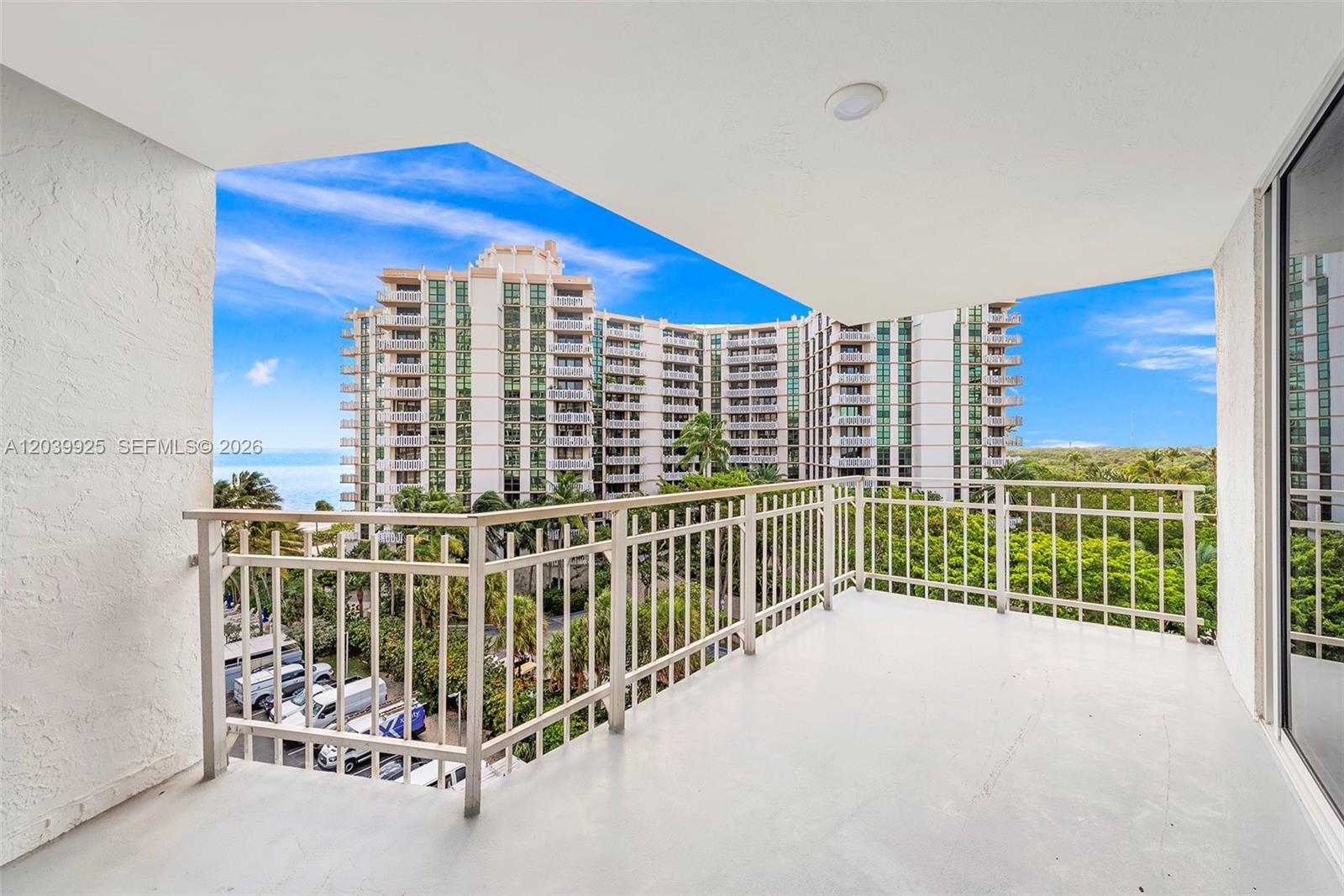 600 Grapetree Dr Unit: 7ES