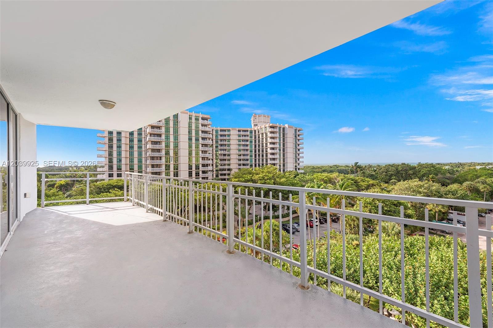 600 Grapetree Dr Unit: 7ES