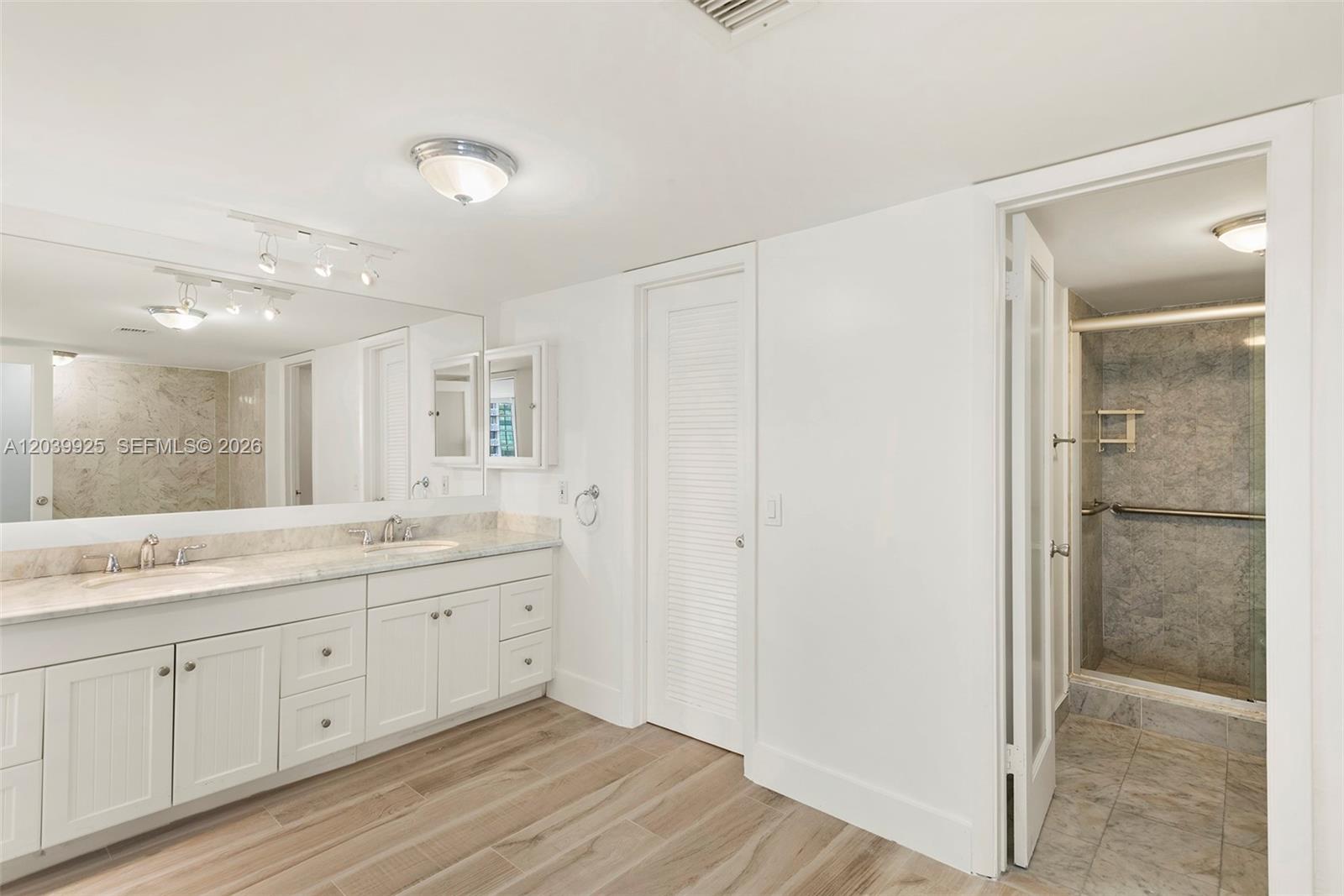 600 Grapetree Dr Unit: 7ES
