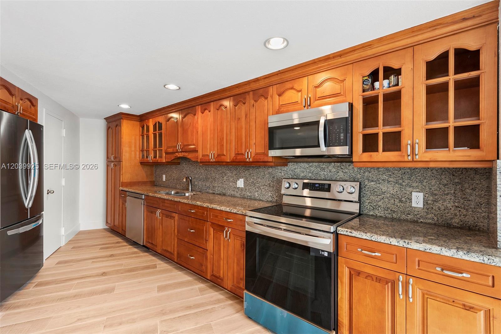 600 Grapetree Dr Unit: 7ES
