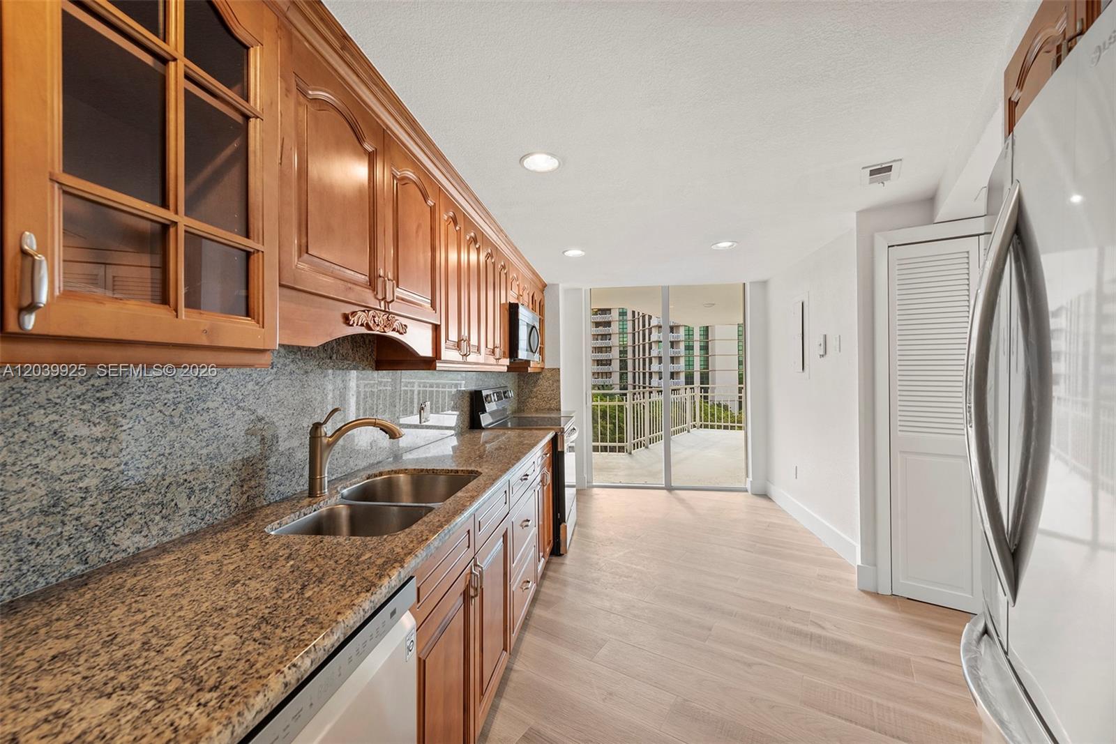 600 Grapetree Dr Unit: 7ES