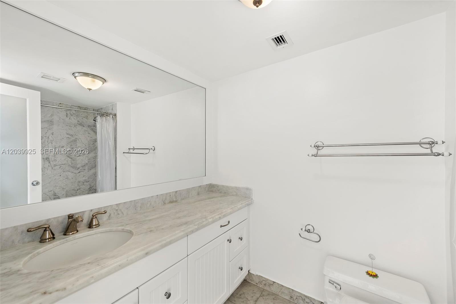 600 Grapetree Dr Unit: 7ES