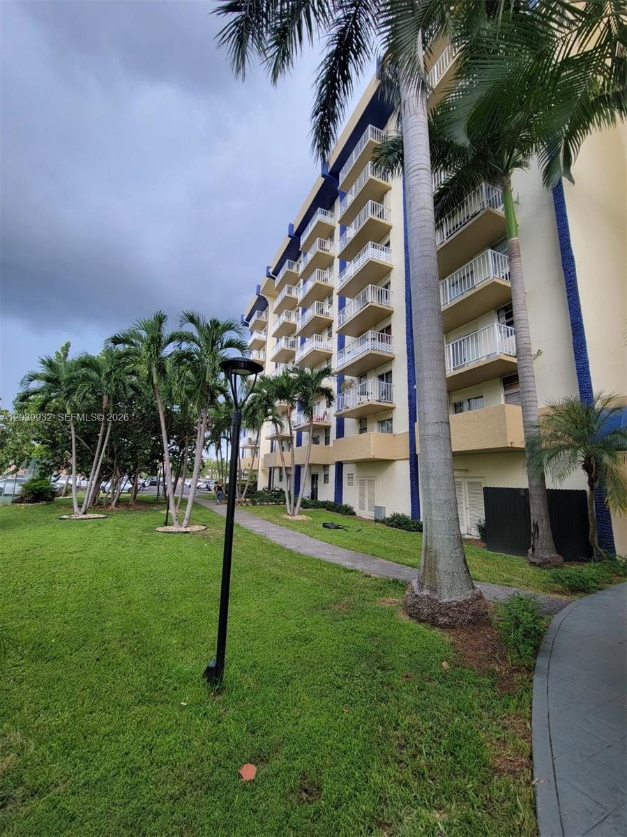 4550 NW 9th St # 512E