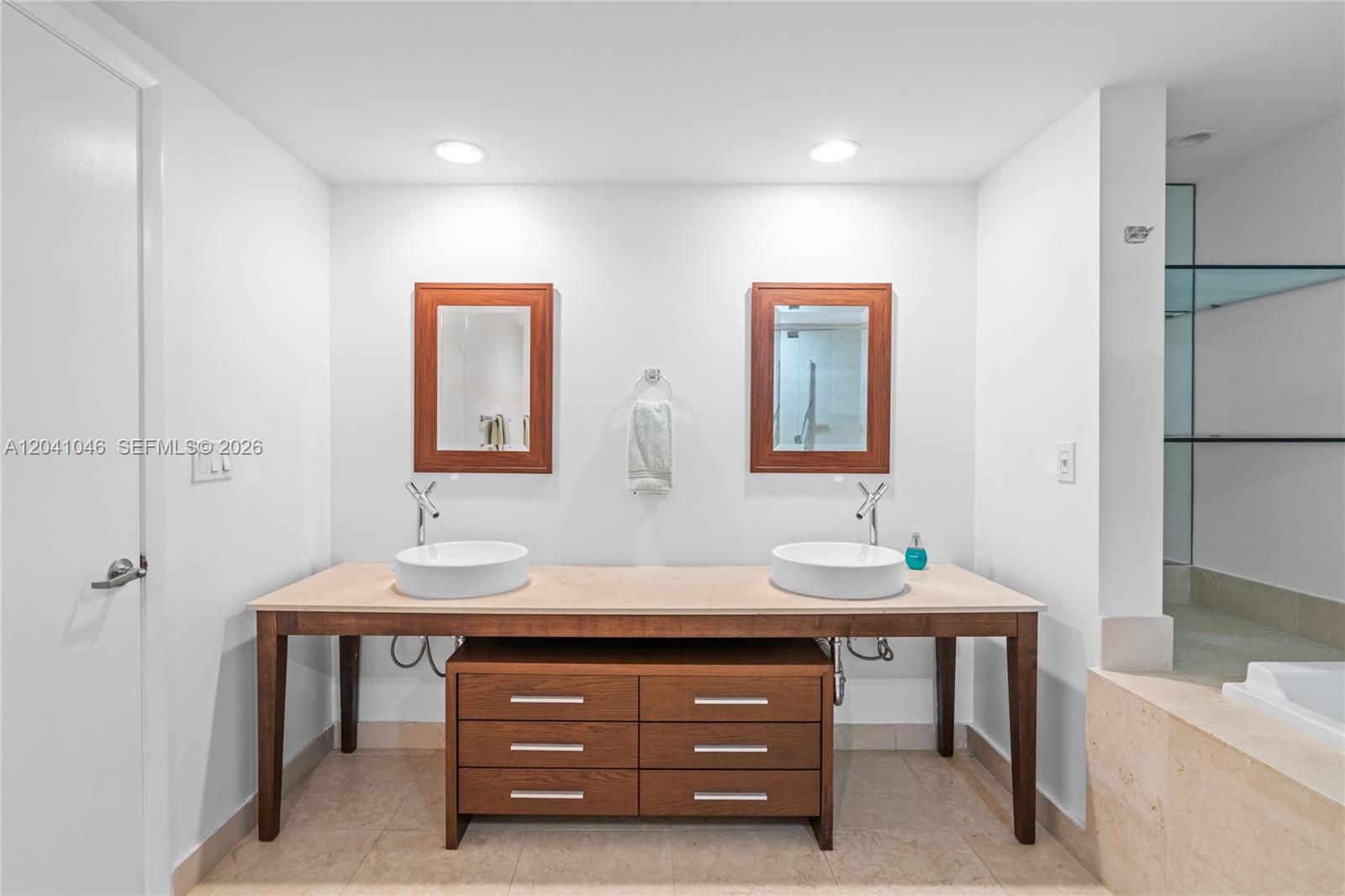 495 Brickell Ave Unit: BAY807