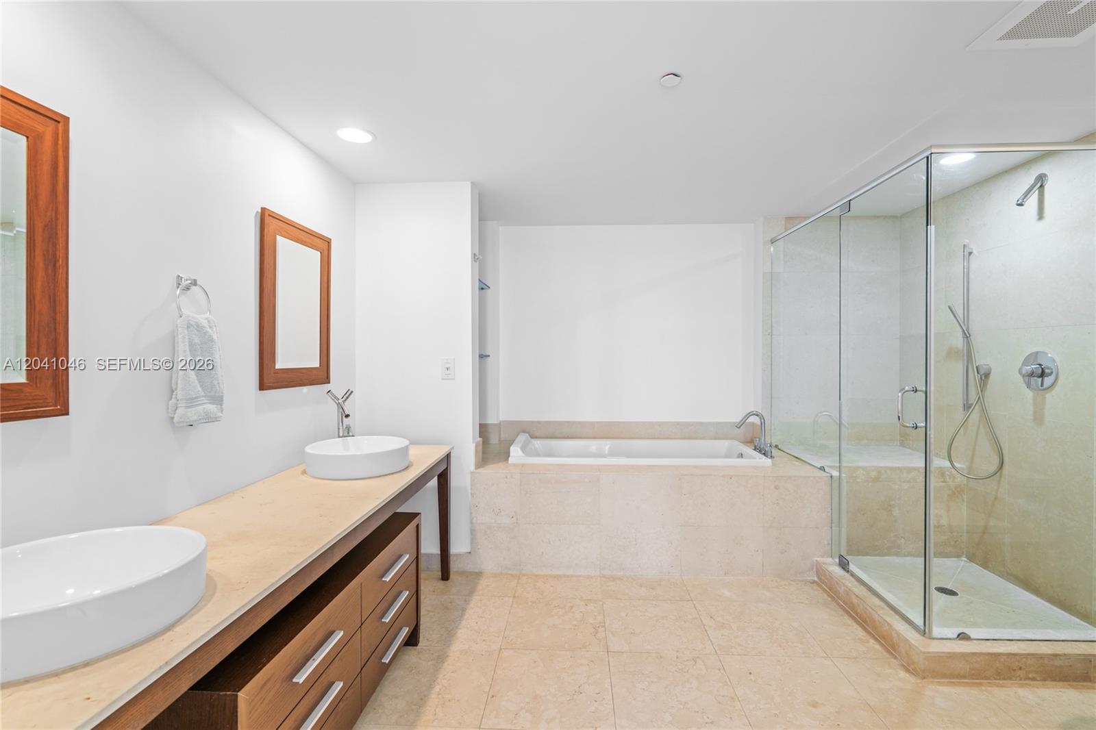 495 Brickell Ave Unit: BAY807