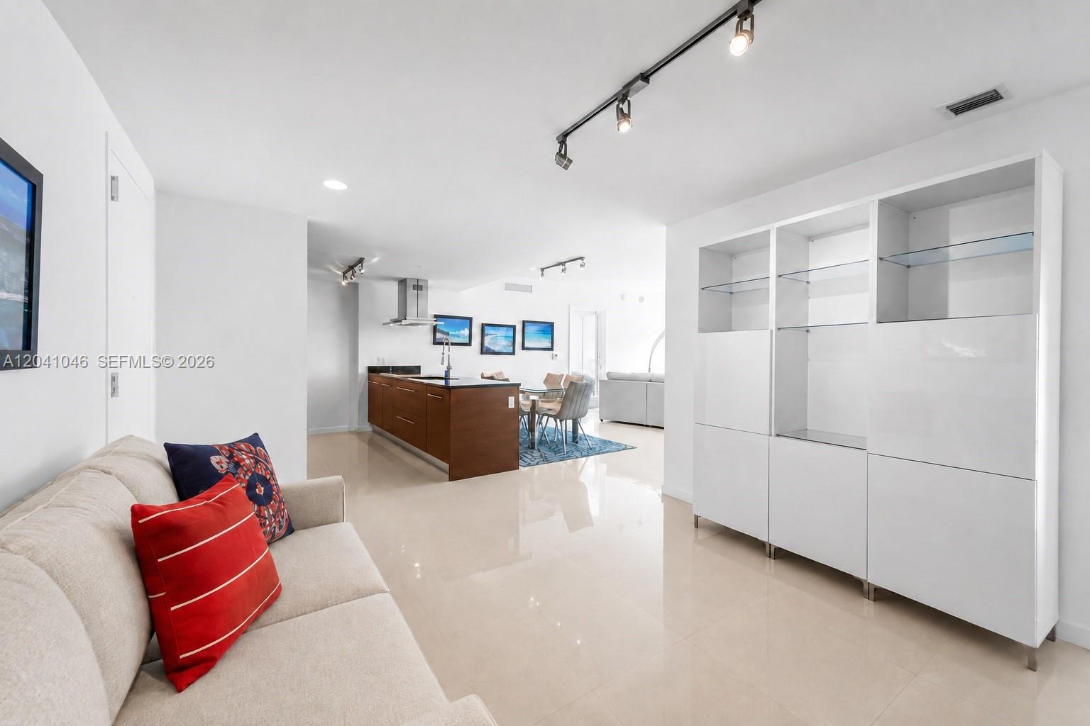 495 Brickell Ave Unit: BAY807