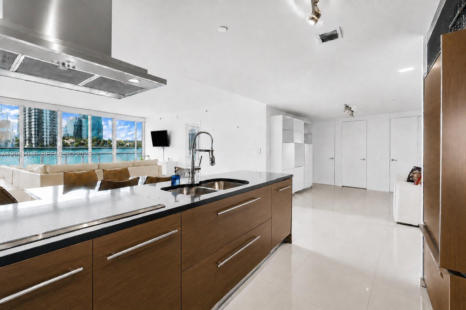 495 Brickell Ave Unit: BAY807