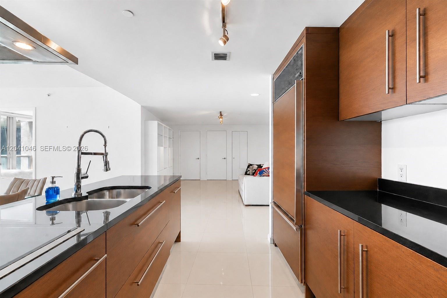 495 Brickell Ave Unit: BAY807