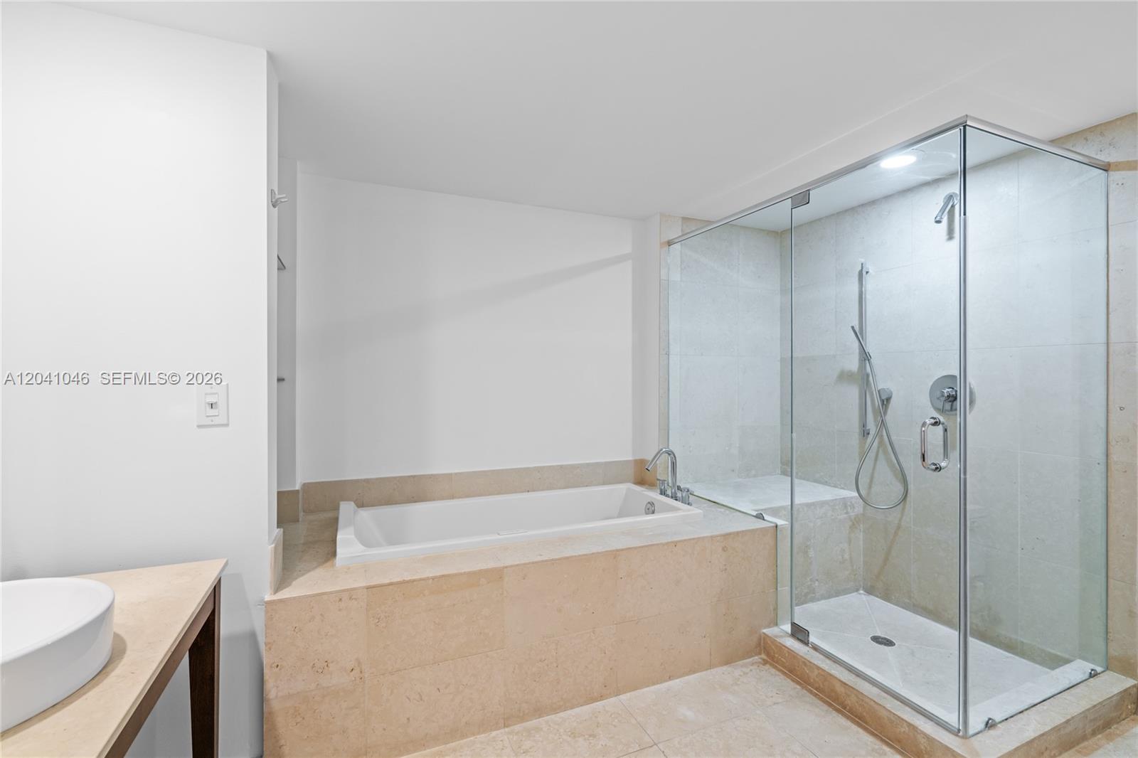 495 Brickell Ave Unit: BAY807