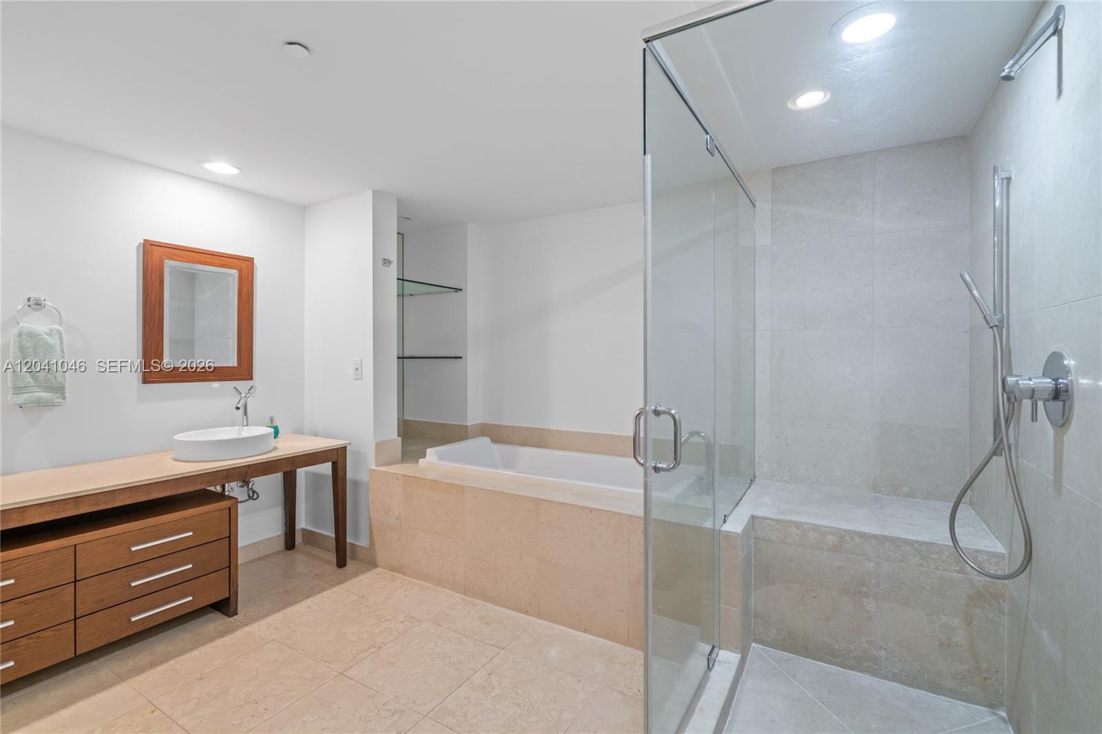 495 Brickell Ave Unit: BAY807