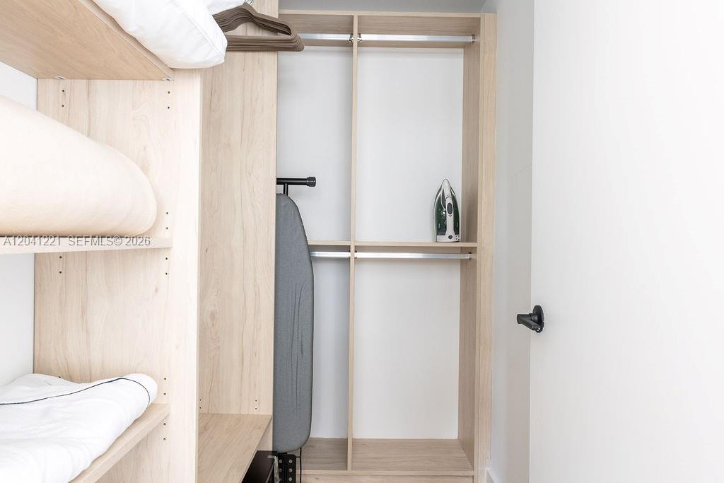 225 N Miami Ave Unit: 1804