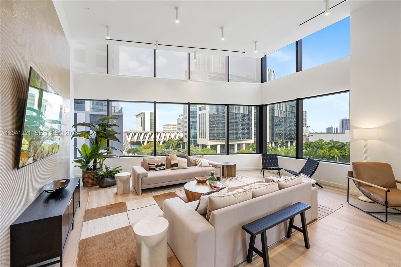 225 N Miami Ave Unit: 1804