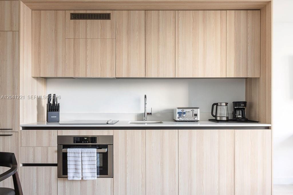 225 N Miami Ave Unit: 1804