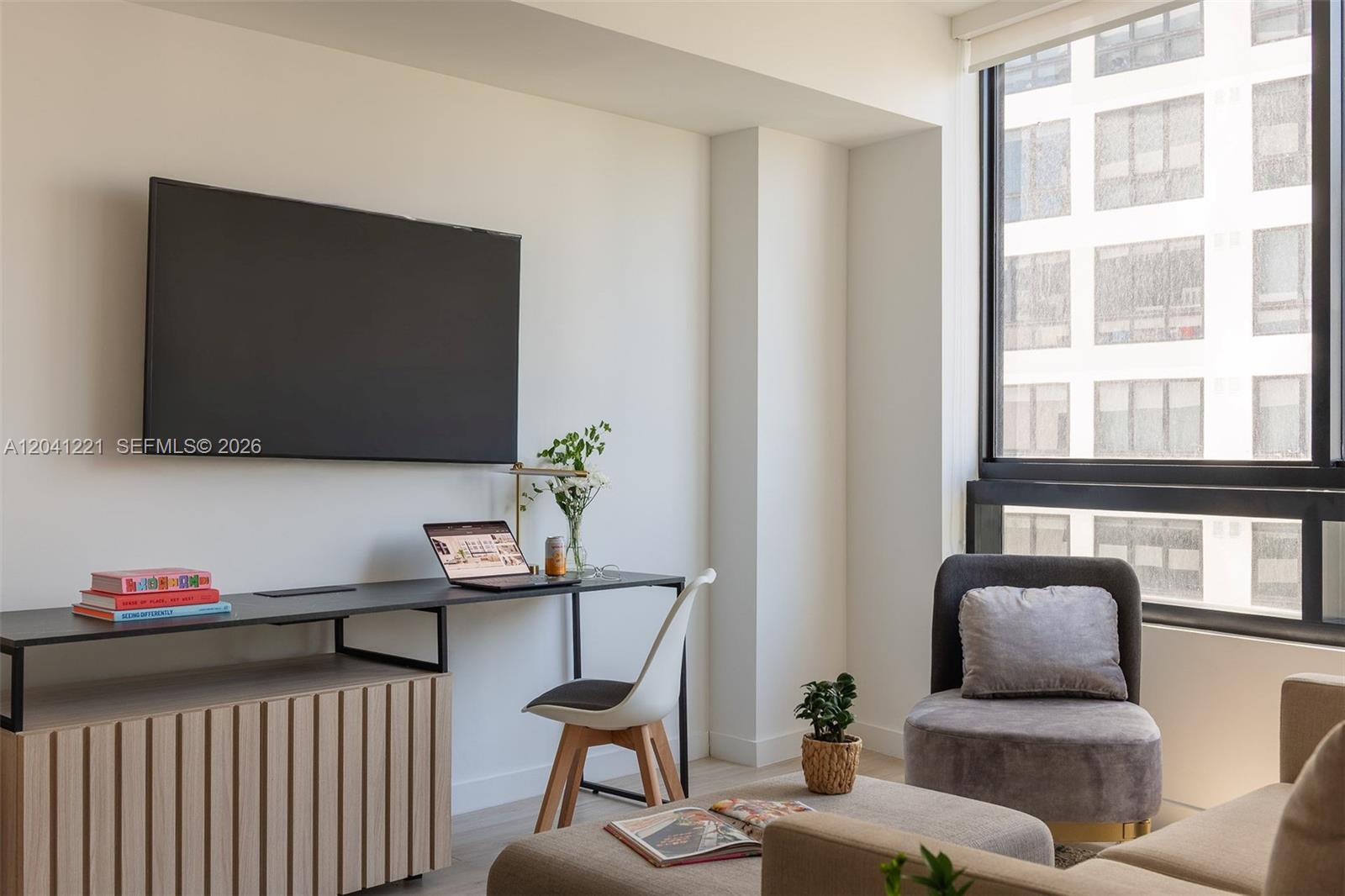 225 N Miami Ave Unit: 1804