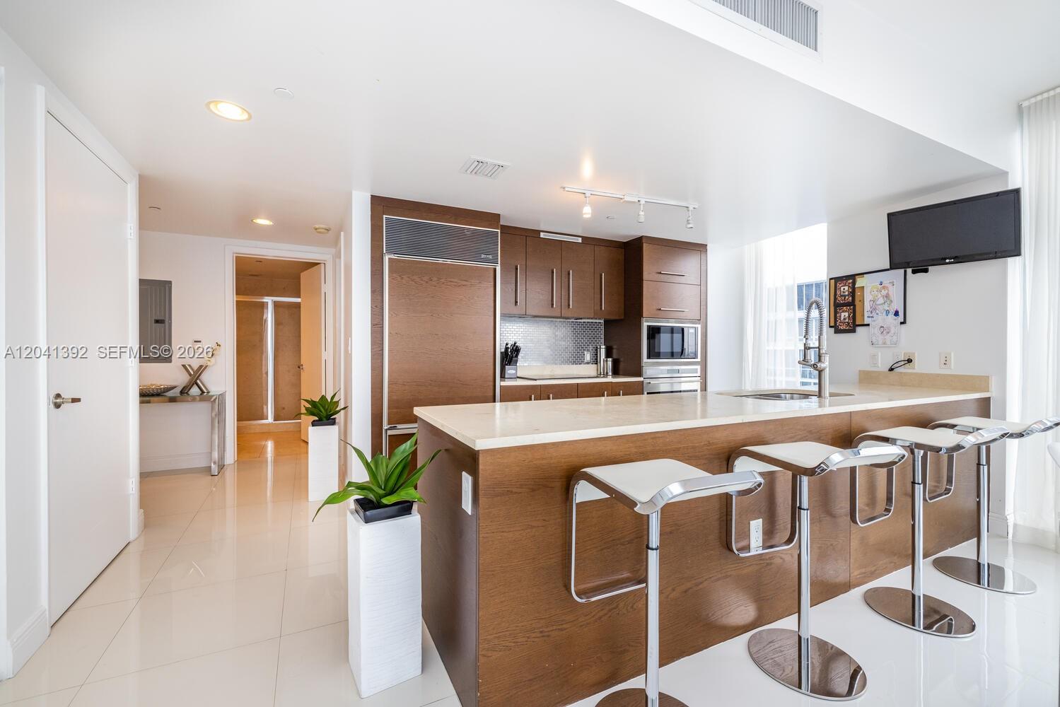 475 BRICKELL AVE # 4715