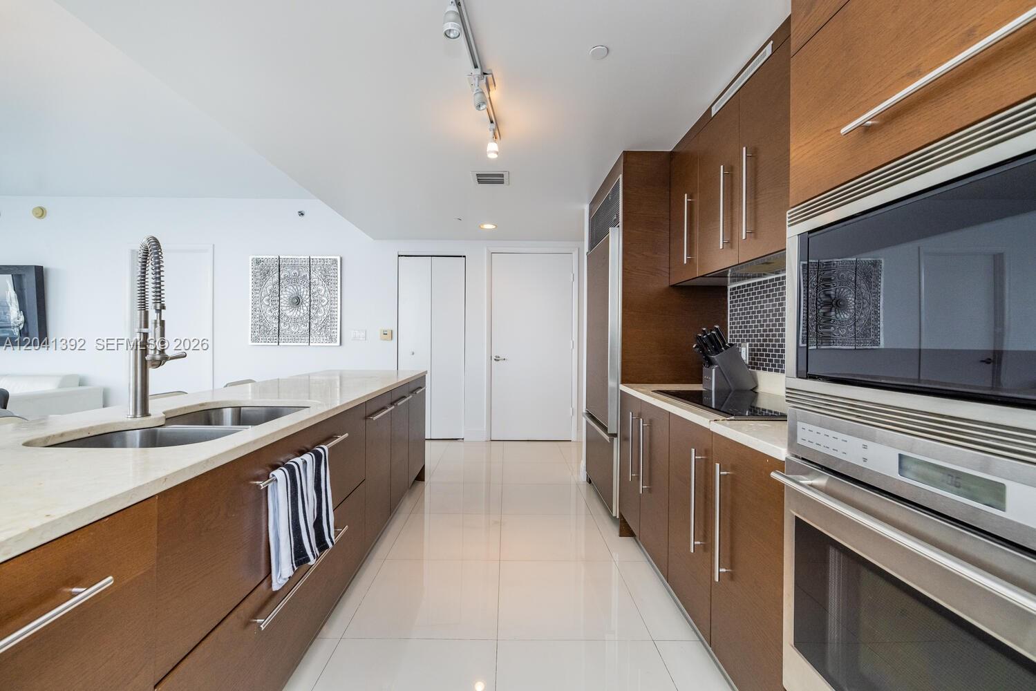 475 BRICKELL AVE # 4715