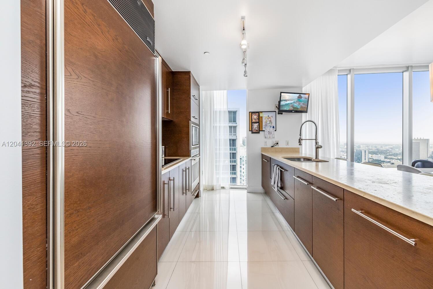 475 BRICKELL AVE # 4715