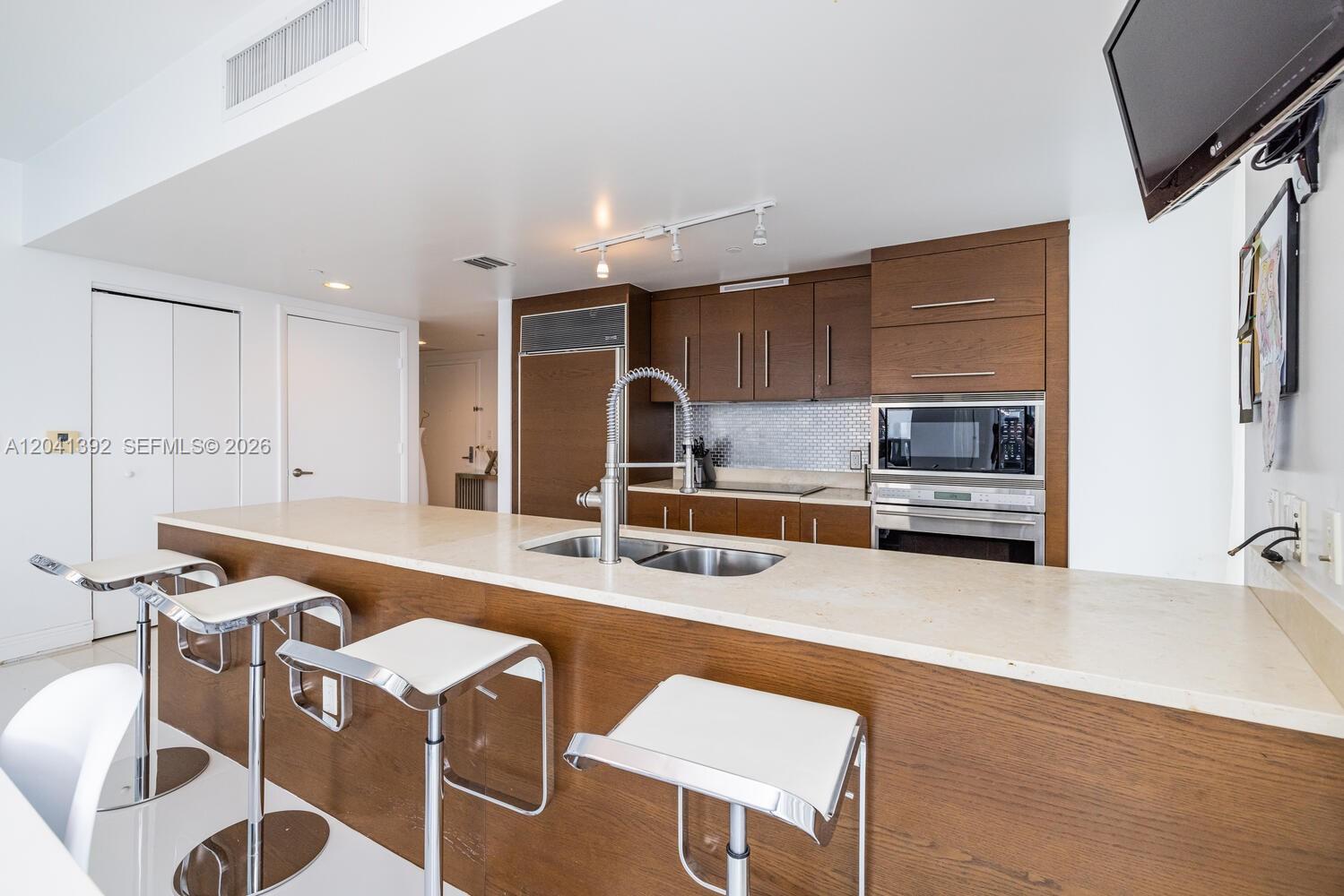 475 BRICKELL AVE # 4715
