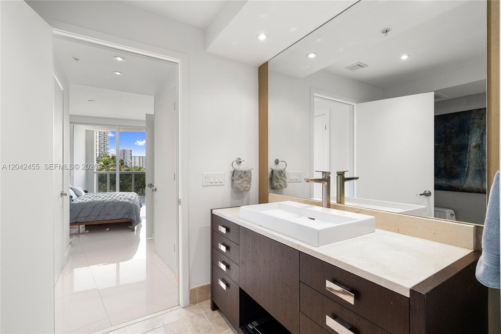 18201 Collins Ave # 603