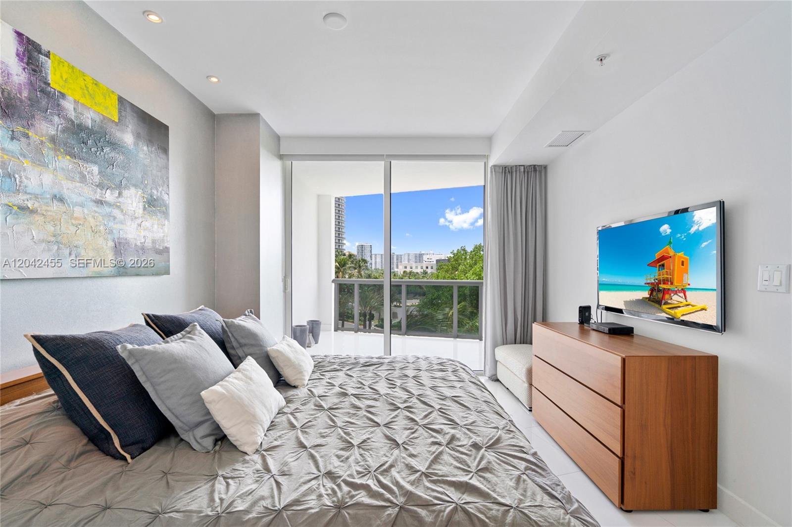 18201 Collins Ave # 603