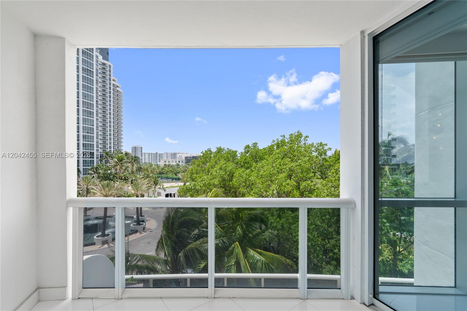 18201 Collins Ave # 603