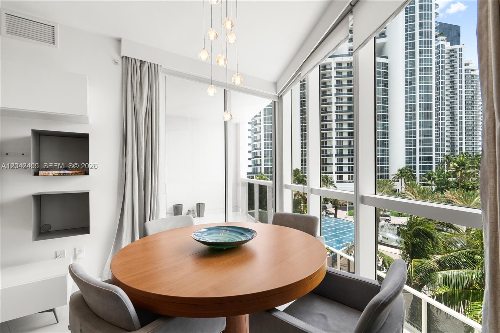 18201 Collins Ave # 603