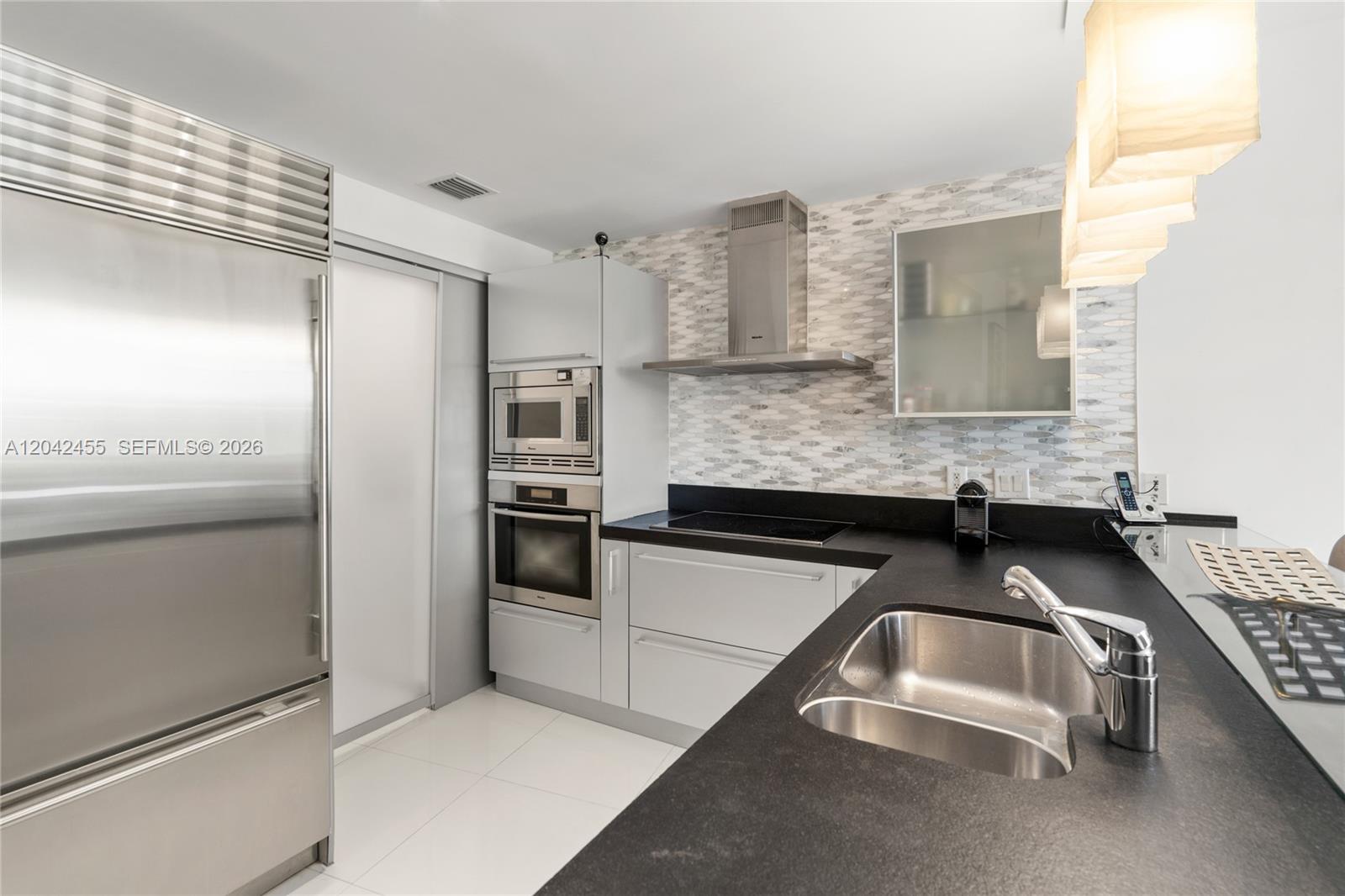18201 Collins Ave # 603