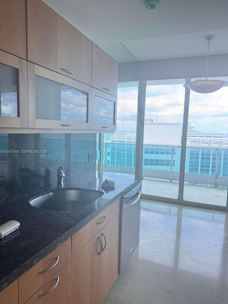 5025 Collins Ave # 1602