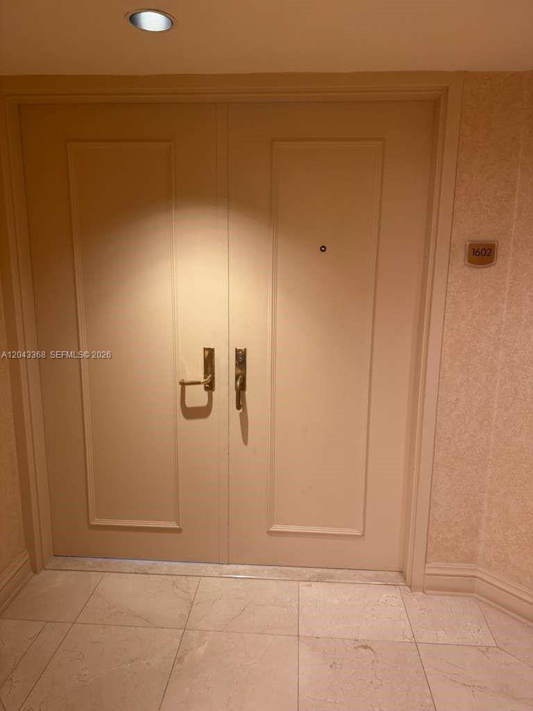 5025 Collins Ave # 1602