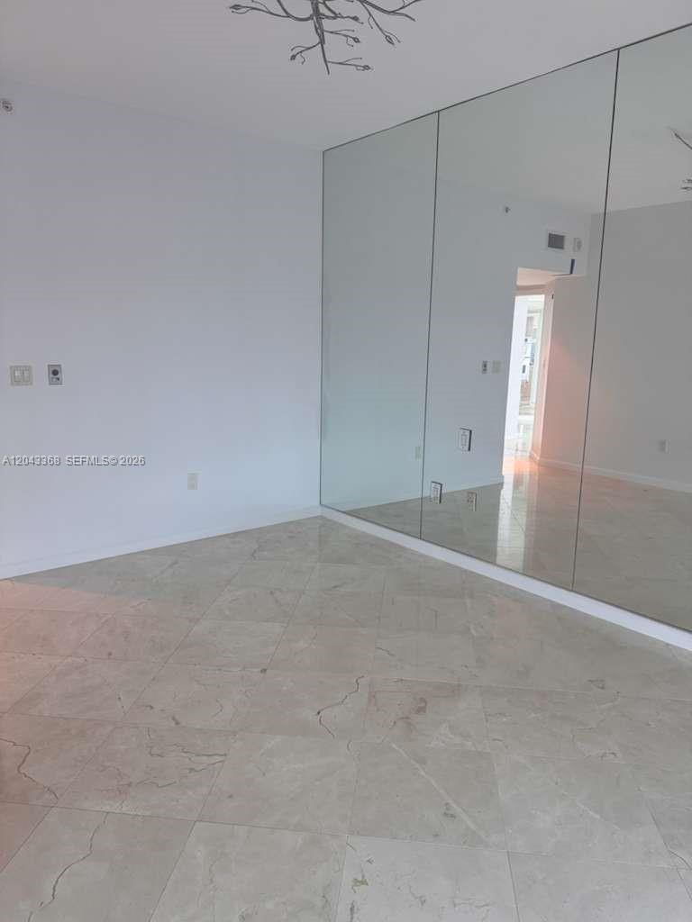 5025 Collins Ave # 1602