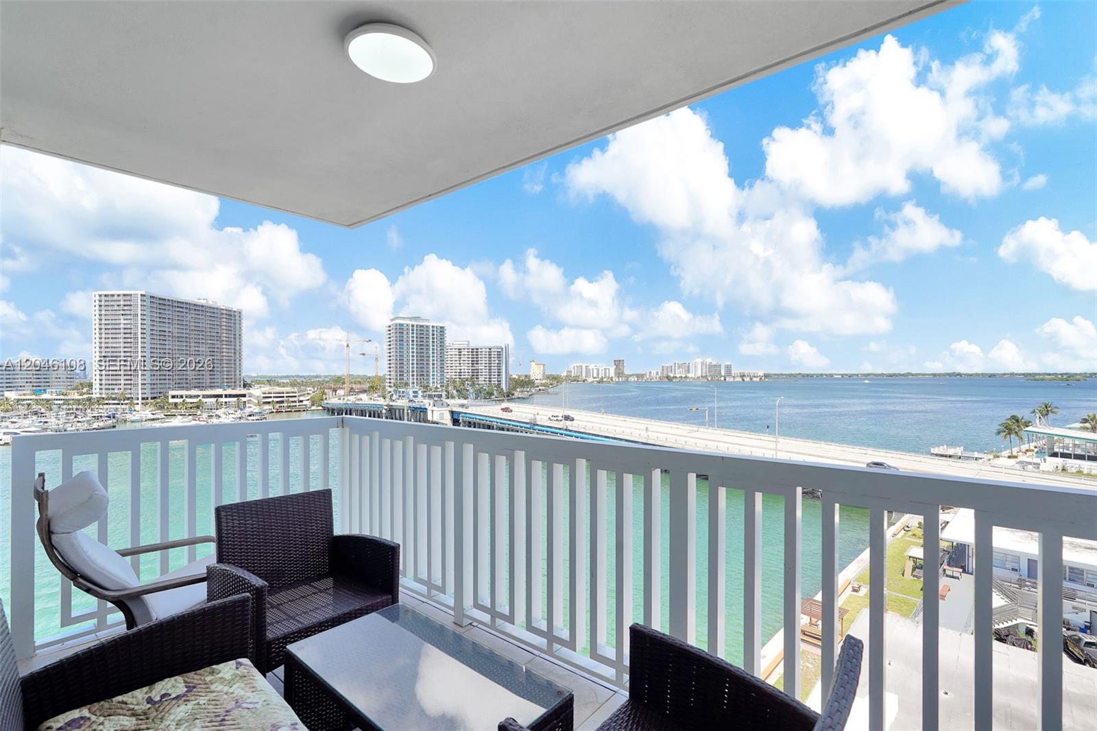 2016 Bay Dr # 808