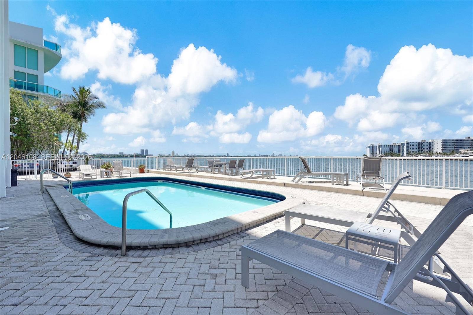 2016 Bay Dr # 808