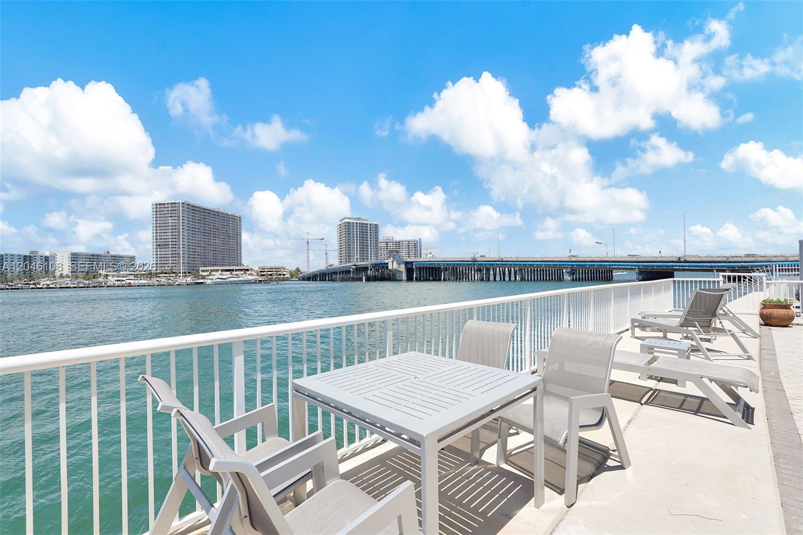 2016 Bay Dr # 808