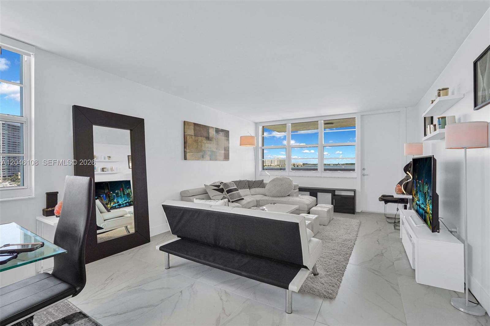 2016 Bay Dr # 808