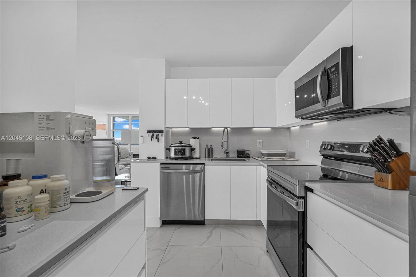 2016 Bay Dr # 808