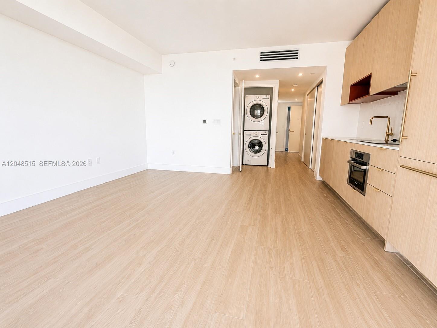 90 NE 32nd St # 814 Unit: #814