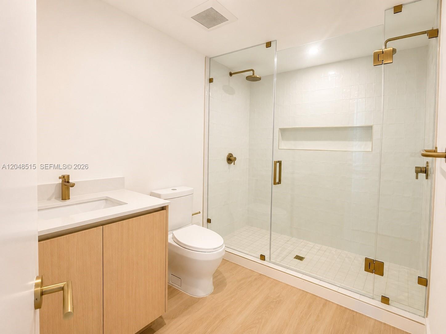 90 NE 32nd St # 814 Unit: #814
