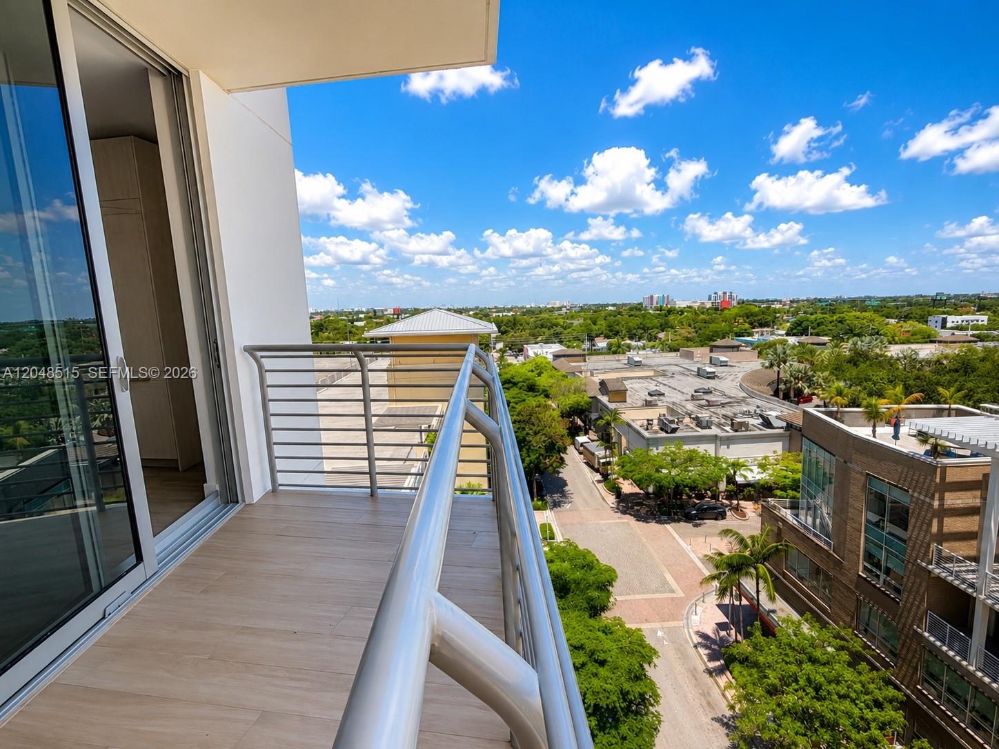 90 NE 32nd St # 814 Unit: #814