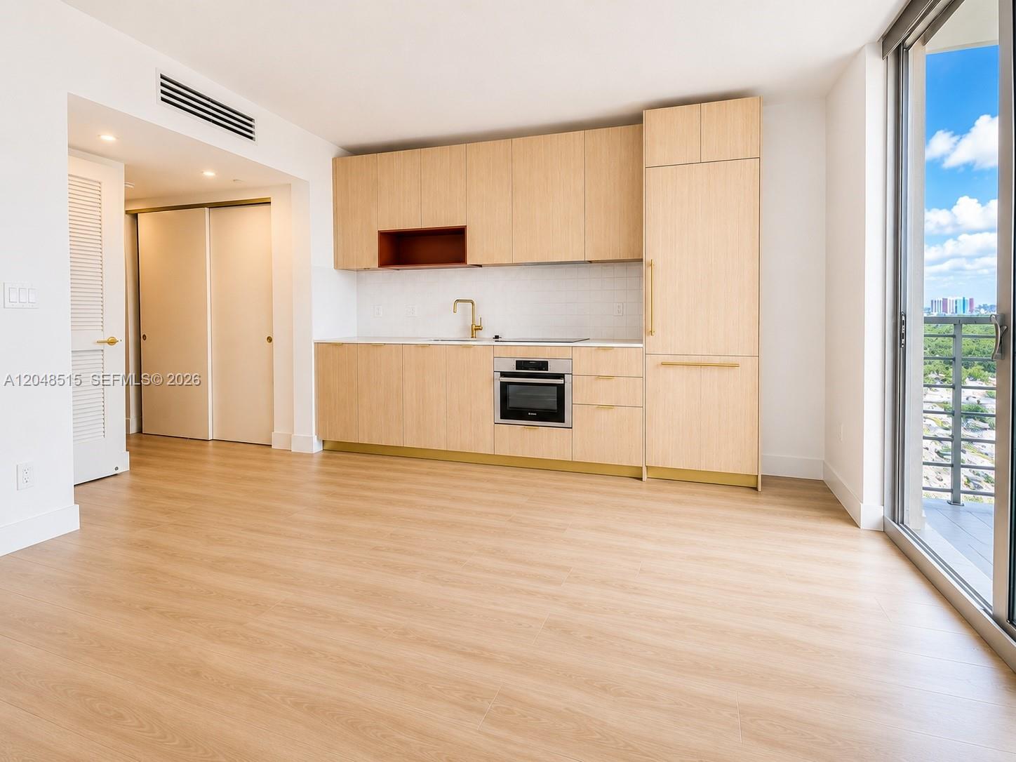 90 NE 32nd St # 814 Unit: #814