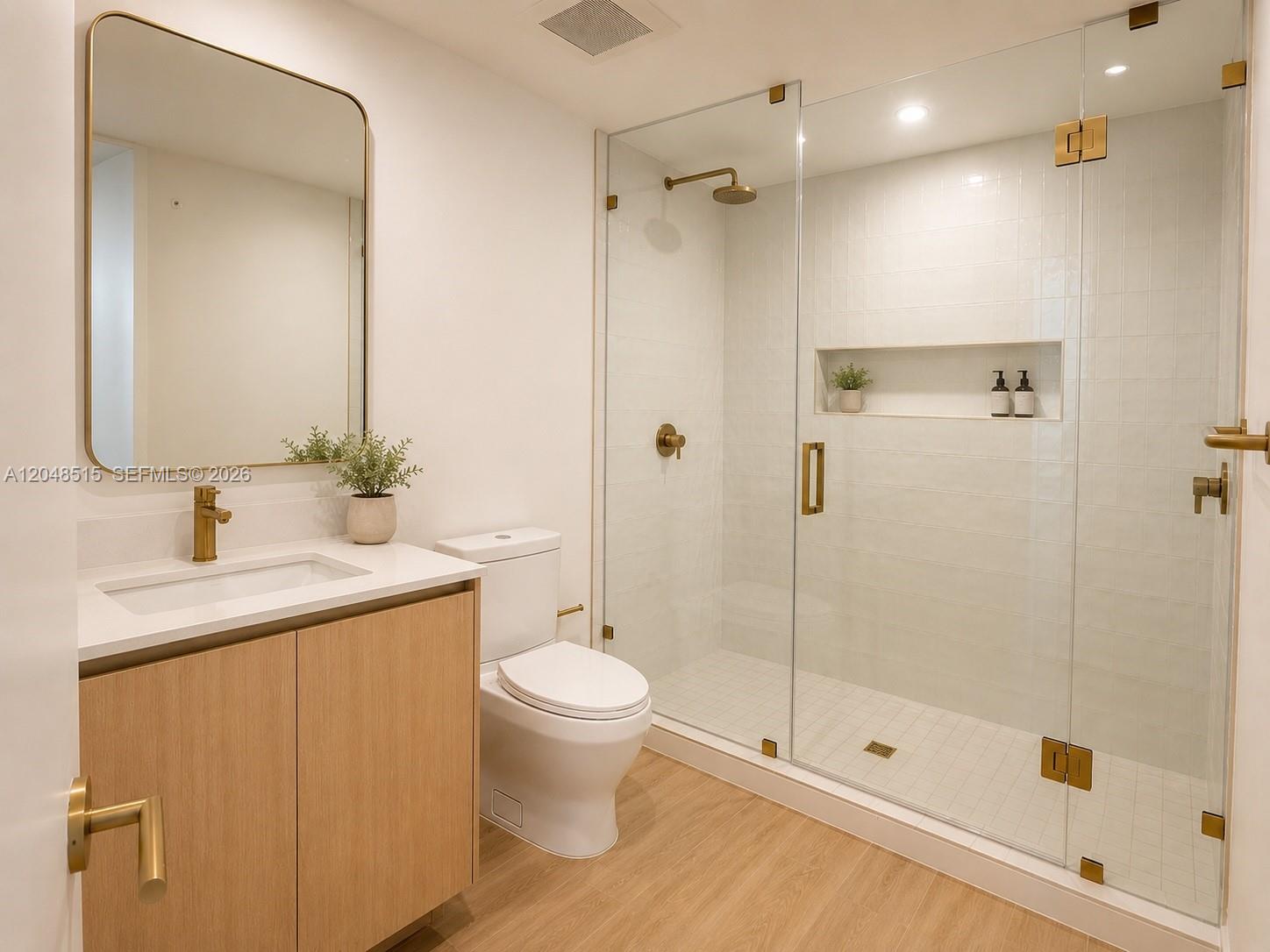 90 NE 32nd St # 814 Unit: #814
