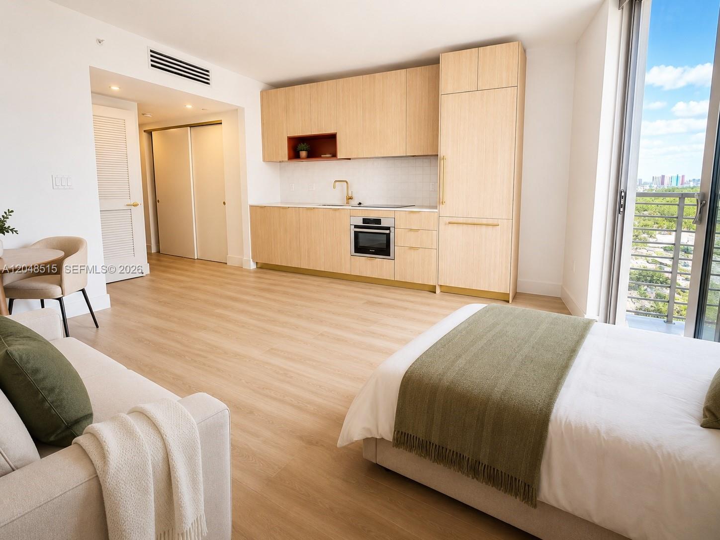 90 NE 32nd St # 814 Unit: #814