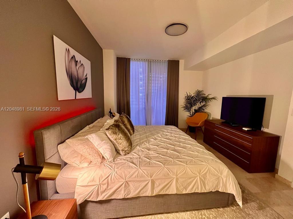 88 SW 7th St # 808