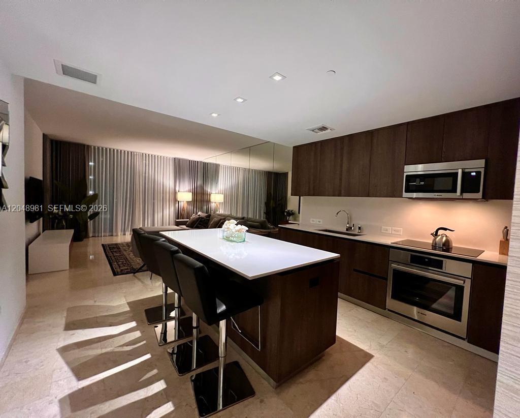 88 SW 7th St # 808