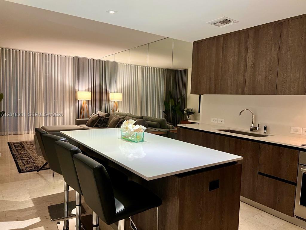 88 SW 7th St # 808