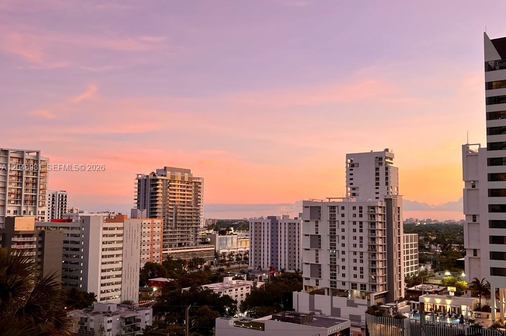 88 SW 7th St # 808