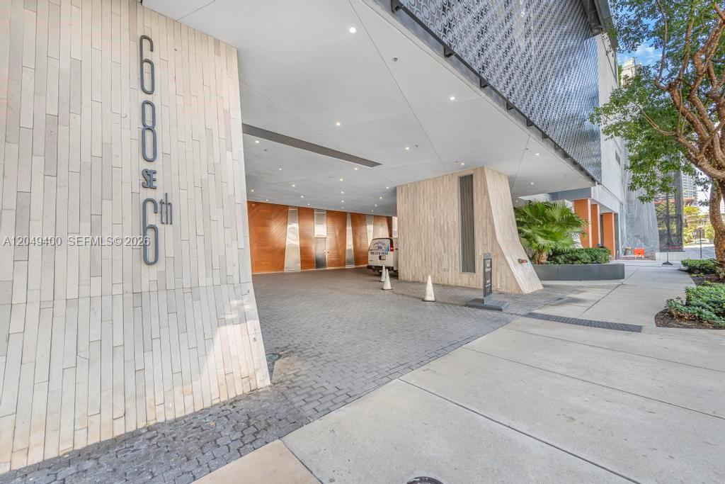 68 SE 6th St # 1710