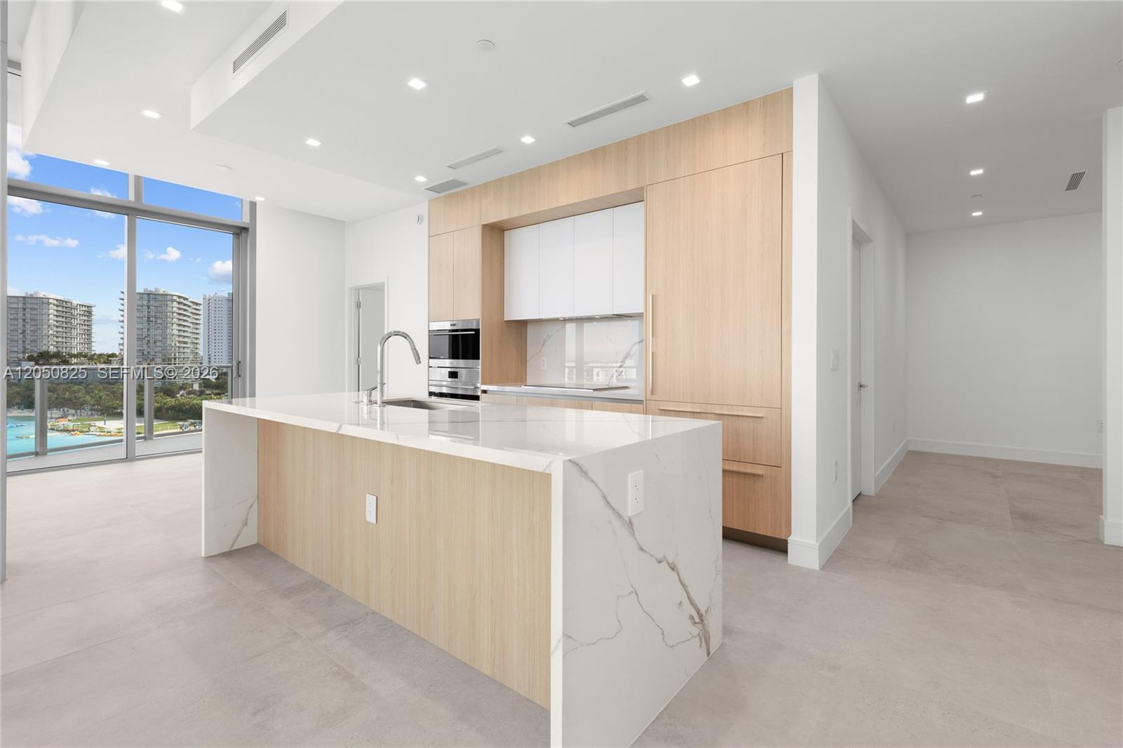 2411 Laguna Cr # 606