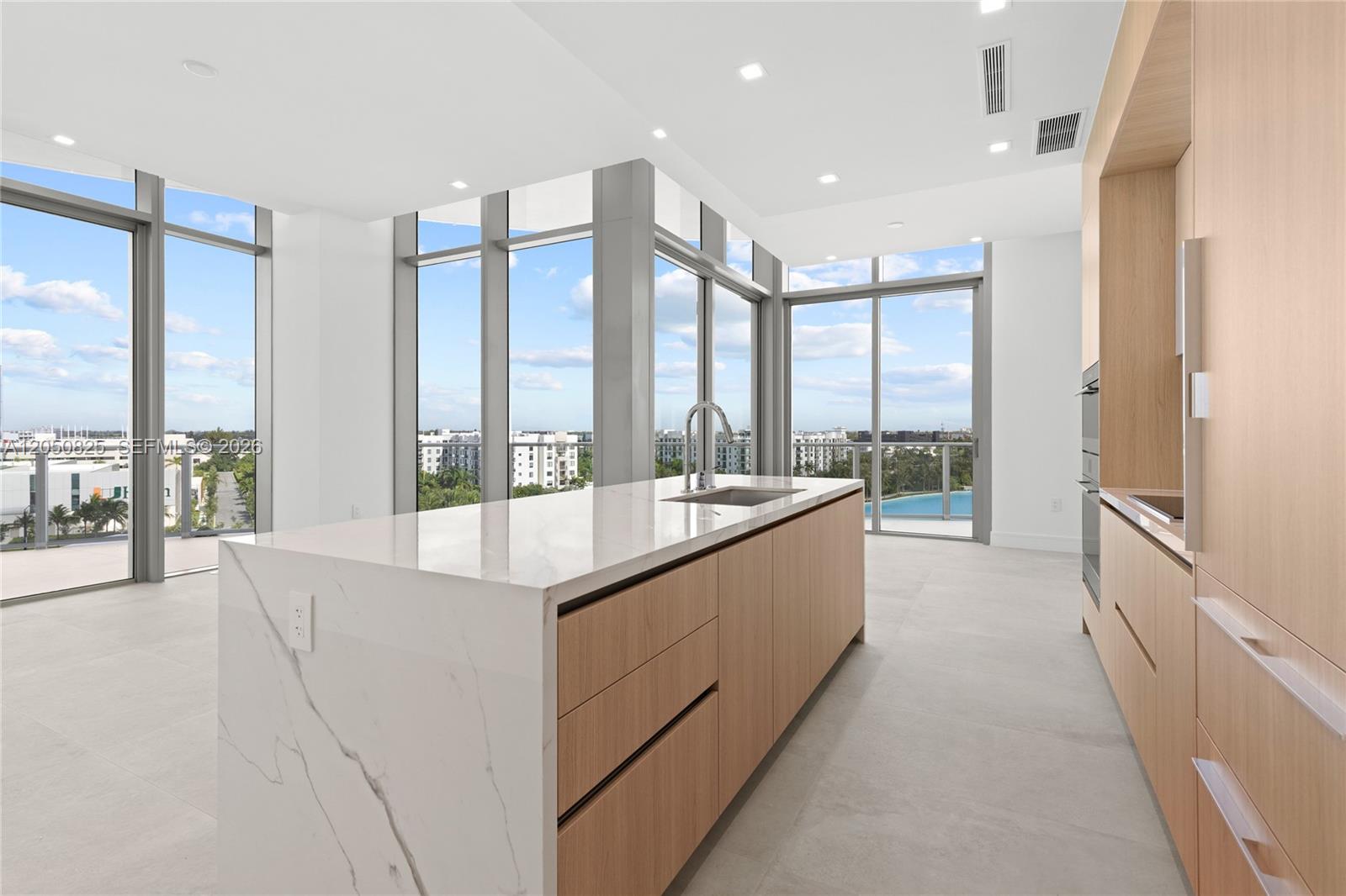 2411 Laguna Cr # 606