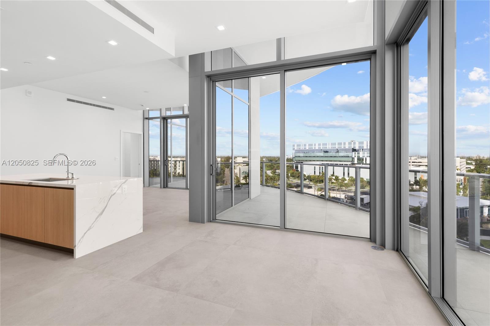2411 Laguna Cr # 606