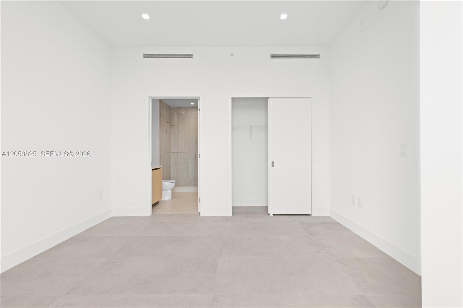 2411 Laguna Cr # 606